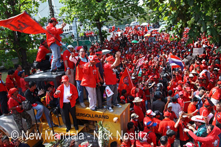 red-shirts-managed-to-surround-government-house-242i