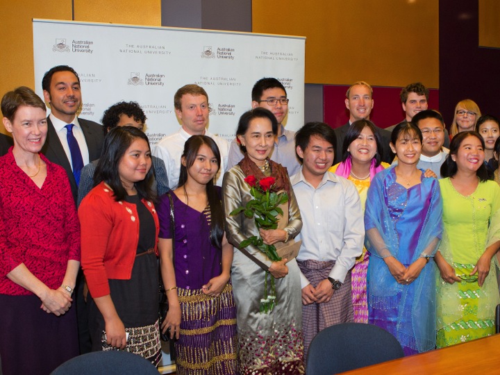 Aung San Suu Kyi with students