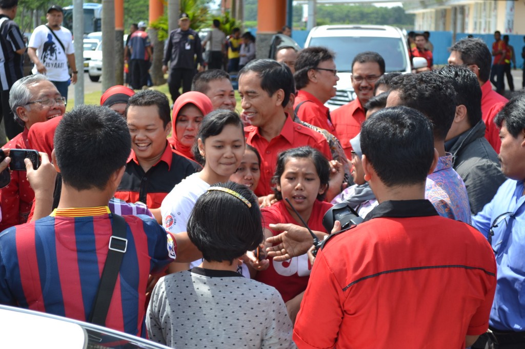 The perp walk: Jokowi makes sure he's the centre of attention. Author photo.