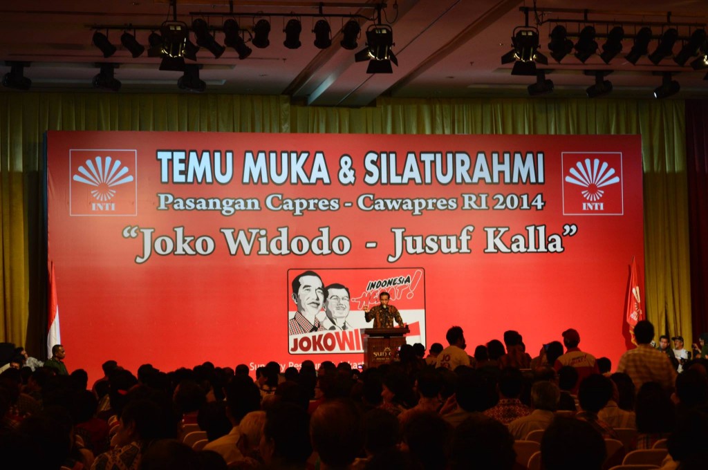 Presidential hopeful Jokowi speaking to a large audience from the Chinese Indonesian Association (INTI) on 26 June 2014 in Jakarta. Photo credit: Charlotte Setijadi