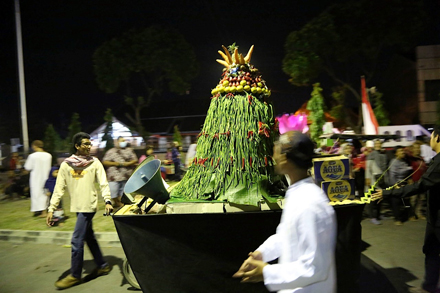 Green bean tumpungan - a giant version of the celebratory 'tumpangan' dish. 
