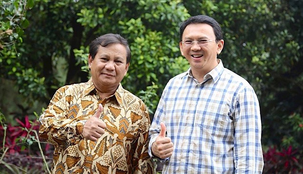 Be close but not too close. Prabowo points to his alliance with Acting Jakarta Governor as evidence he has no anti-Chinese sentiments. Photo credit: Harian 24.