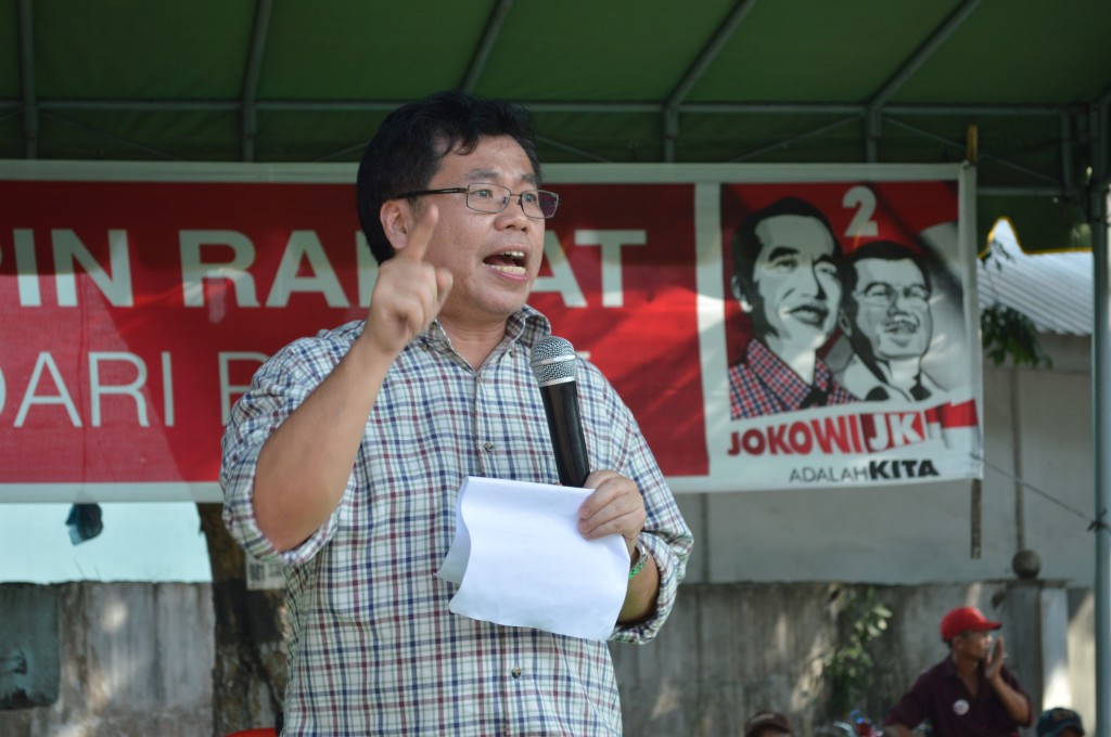 Newly elected PDI-P Member of Parliament from North Sumatra Sofyan Tan campaigning for Jokowi-JK in Medan. Photo credit: Christine Susanna Tjhin.