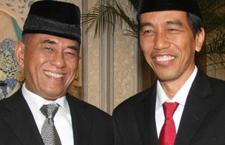 Ryamizard Ryacudu (left) is one of the many not so welcome faces in Jokowi's new cabinet.