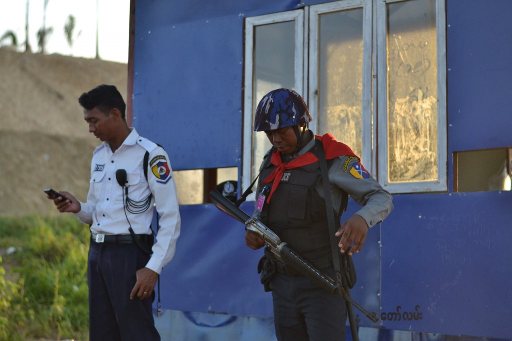 IMAGE 3_police at checkpoint