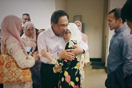 Anwar consoles members of his family after Tuesday's court ruling. Photo from Twitter. 