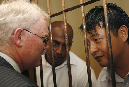 Andrew Chan (right) and Myuran Sukumaran talk to their lawyer.
