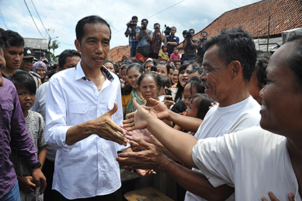 20150304-Jokowi_blusukan-440x297