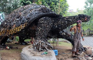 Metal sculptor Ono Gaf with his turtle in Batu, East Java. Photo by Duncan Graham.