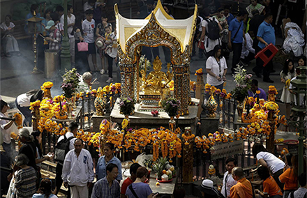 A multi-faith ceremony commemorates the victims of the Bangkok blast. Photo: Ritchie B Tongo/EPA. 