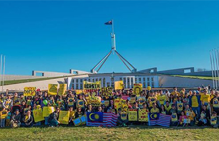 Malaysians gather in front of Parliament House, Canberra as part of Bersih 4. 