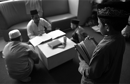 Rohingya orphans at a Malaysian madrasah. Photo: Firdaus Latif/ Wikimedia Commons.
