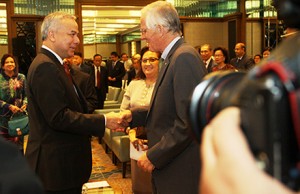 HRH Sultan Nazrin Muizzuddin Shah and Puan Sri Datuk Dr Suraiya Hani (daughter of the late Prime Minister, Tun Hussein Onn) with Professor Milner