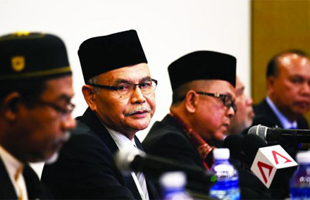 BRN's Awang Jabat (second from left) chairs Mara Pattani. Photo: AFP. 