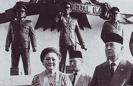 Winner takes all. Suharto (far right) at the national monument to the generals slain on 30 September, 1965. 