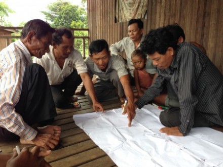 Indigenous villagers of Srei Chuuk commune in Mondulkiri discuss how the Vietnamese rubber company took their land. Photo: Sarah Milne 