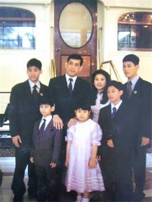 thailand-crown-prince-family