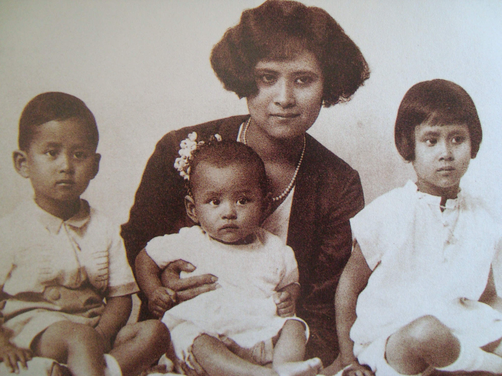 Bhumibol (centre) with his mother and siblings Ananda Mahidol (left) and Galyani Vadhana (right). 