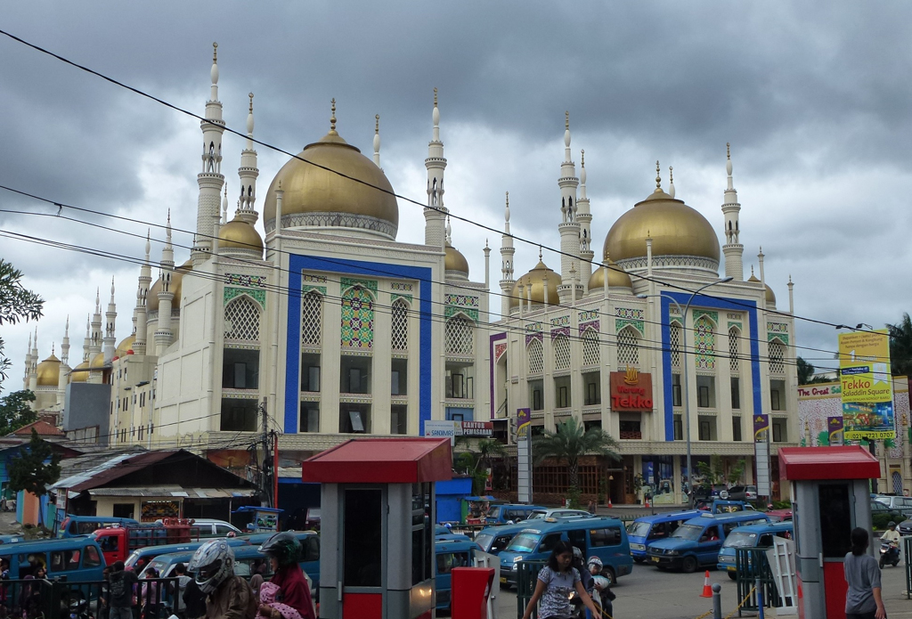 Decorated with golden domes and minarets, the Great Saladin Square is one of the vivid landmarks in Depok.