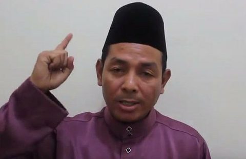 Abdul Karim Khalib of the Barisan Revolusi Nasional (BRN) rebel group criticizes Thai тАЬcolonialismтАЭ in a six-minute video posted online 7 September. Photo from YouTube.