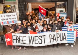 https://upload.wikimedia.org/wikipedia/commons/7/78/Free_West_Papua_Protest_Melbourne_August_2012.jpg